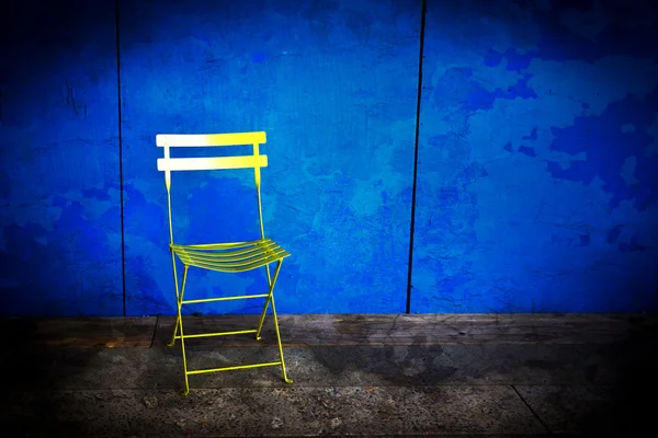 Gele stoel — Stockfoto