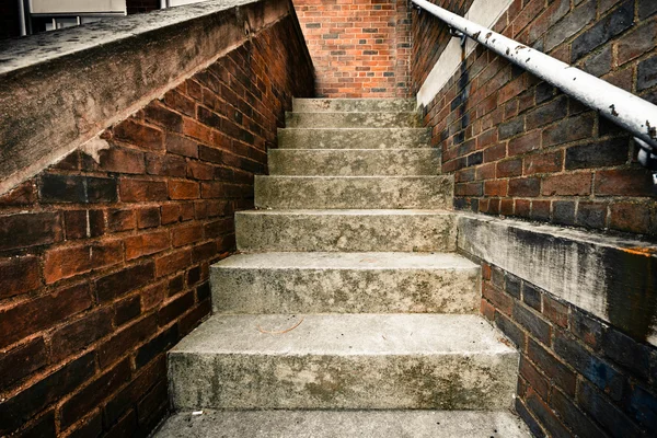 Grunzige Außentreppe — Stockfoto
