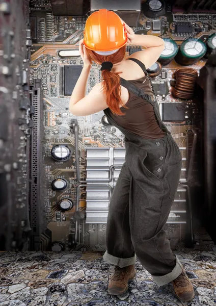 Vörös hajú dolgozó lány — Stock Fotó