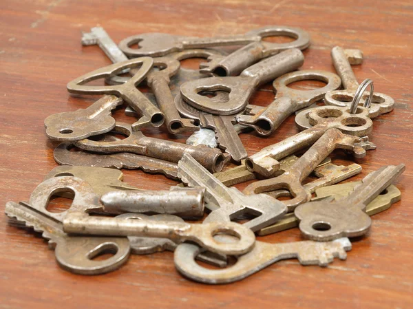 Een heleboel metalen toetsen close-up. — Stockfoto