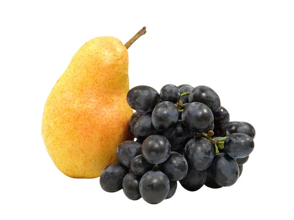 Pera amarilla y racimo de uva . — Foto de Stock