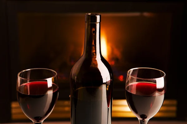 ワインと暖炉 — ストック写真
