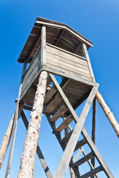 Dřevěná rozhledna v zajateckém táboře — Stock fotografie