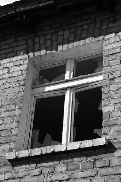 Krossat fönster — Stockfoto