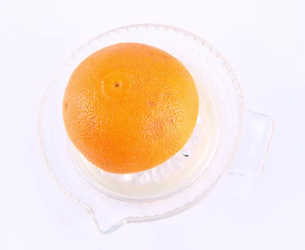 Espremendo uma laranja — Fotografia de Stock