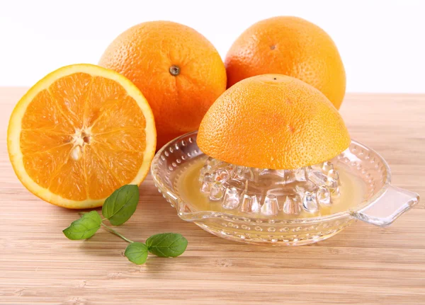 Sok pomarańczowy i pomarańcze — Zdjęcie stockowe