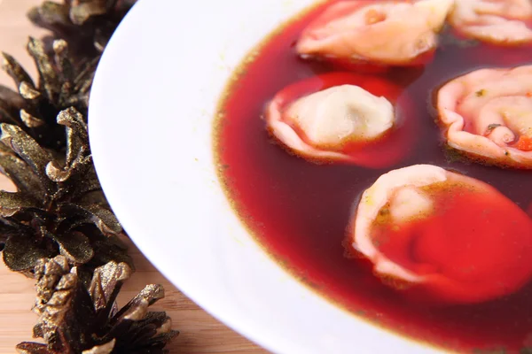 Red borscht with dumplings — Stock Photo, Image