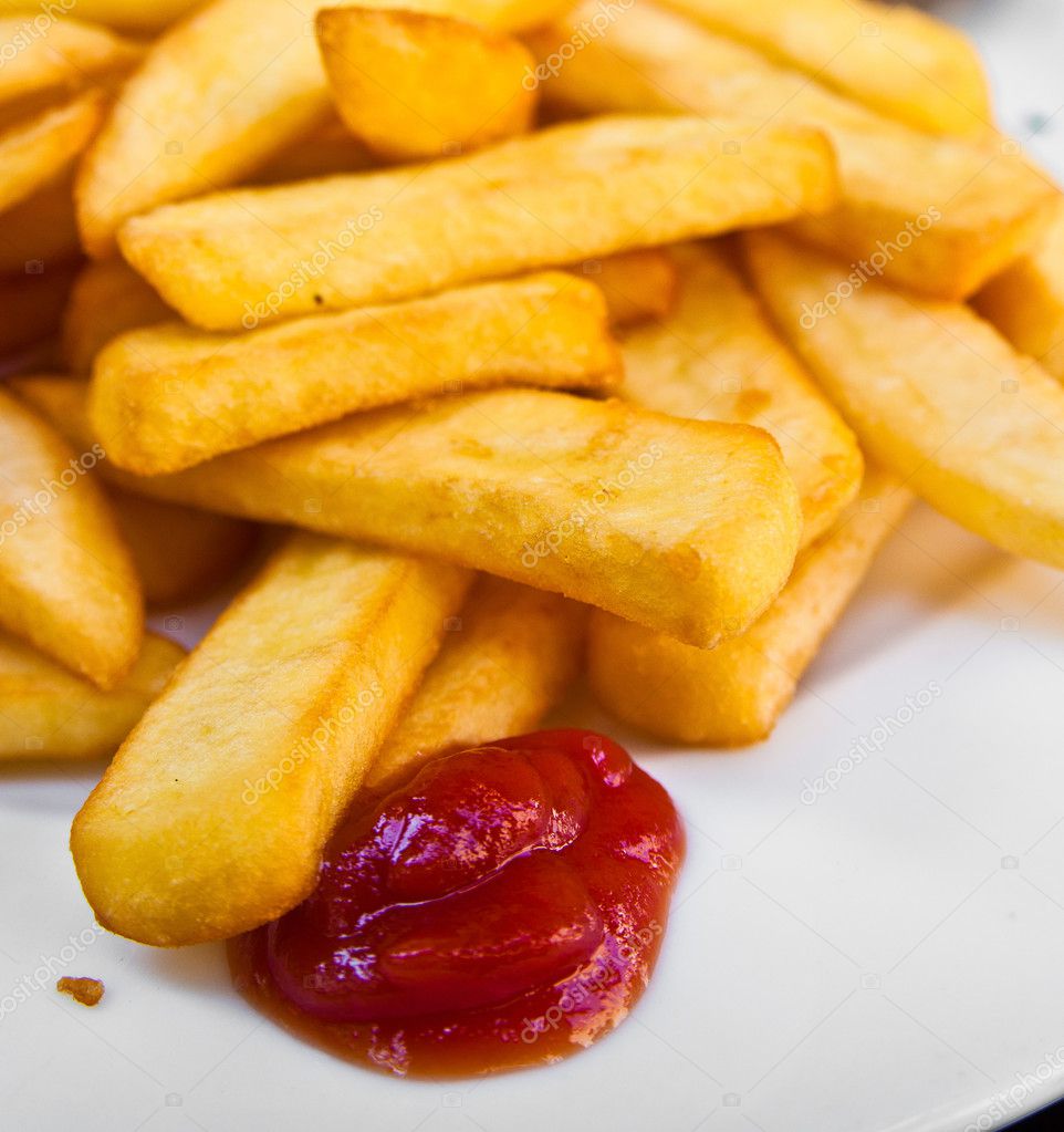 Golden French fries potatoes ready to be eaten — Stock Photo © ilolab
