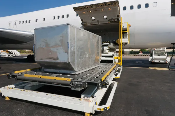 装载货物的飞机 免版税图库图片