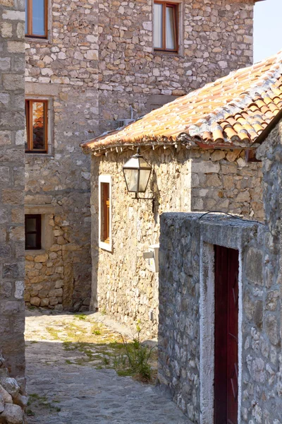 窄巷子在乌尔齐尼-黑山、 巴尔干半岛 — 图库照片