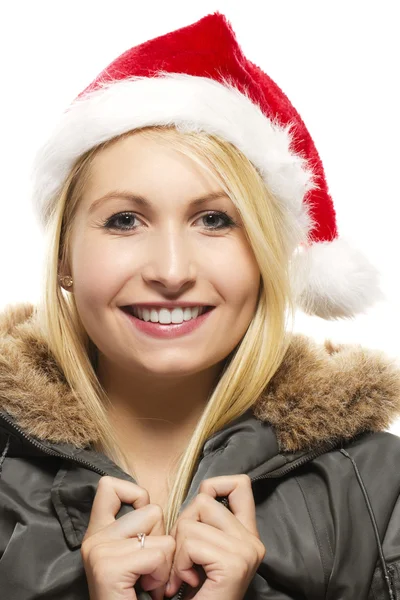 Belle femme blonde riant dans un parka portant chapeau du père Noël — Photo