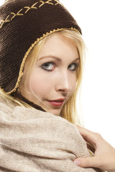 Zoete mooie blonde vrouw dragen winter mode — Stockfoto