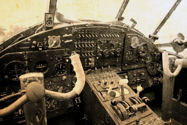 Cockpit des alten Doppeldeckers — Stockfoto