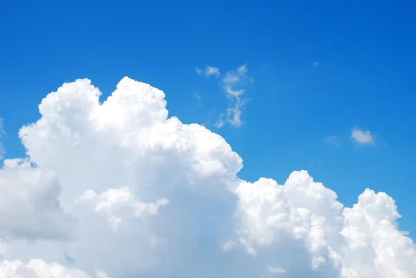 Cielo de verano y nubes —  Fotos de Stock