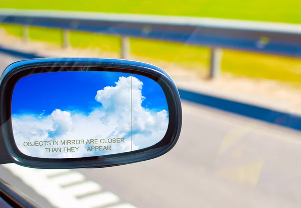 Автомобіль дзеркало — стокове фото