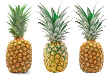 Beyaz arka plan üzerinde izole ananas kümesi.