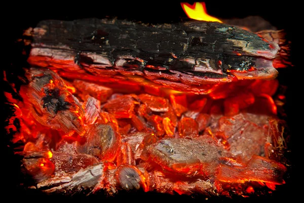 Bakgrund från en brand, brinnande ved och kol — Stockfoto