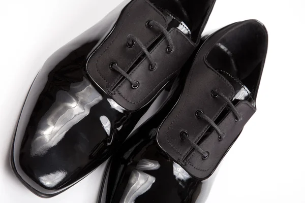 Clássico brilhante sapatos masculinos negros — Fotografia de Stock