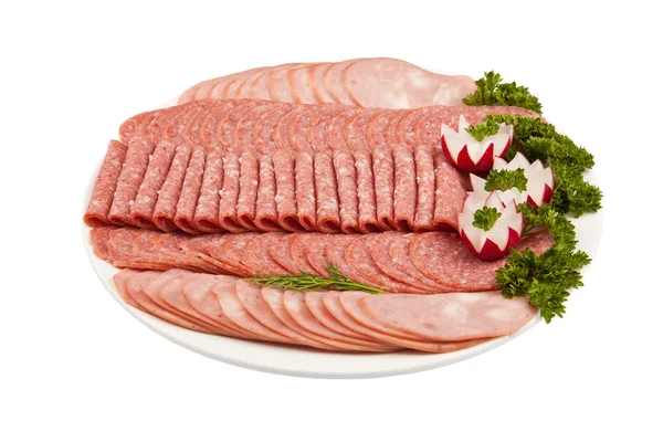 Salami Schinken Fleisch und mehr auf dem Teller isoliert auf dem weißen Rücken — Stockfoto