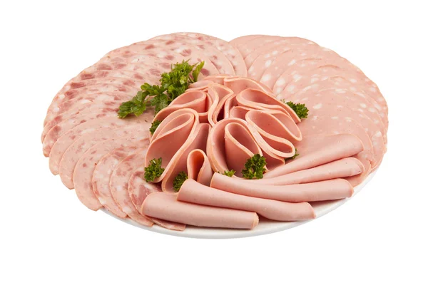 Carne di prosciutto salame e altro ancora sul piatto isolato sul dorso bianco — Foto Stock