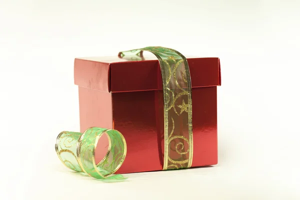 Geschenk und Schleife grün — Stockfoto