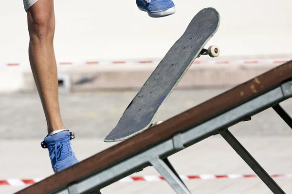 市内のスケートボード — ストック写真