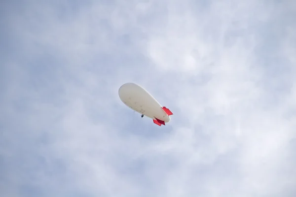 Воздушный шар с камерой — стоковое фото