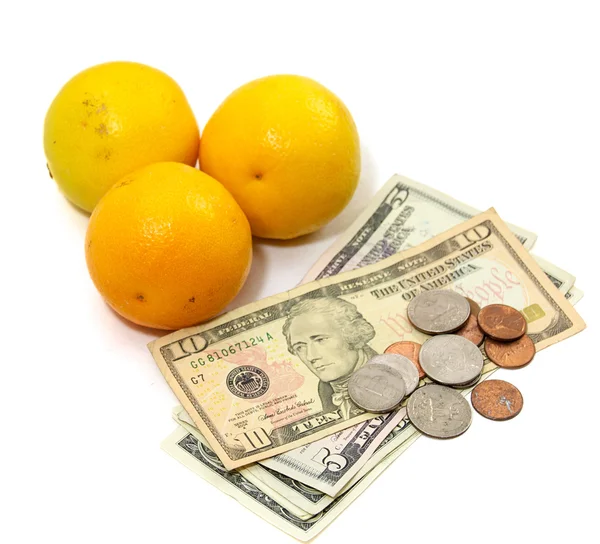 돈으로 오렌지 과일 — 스톡 사진