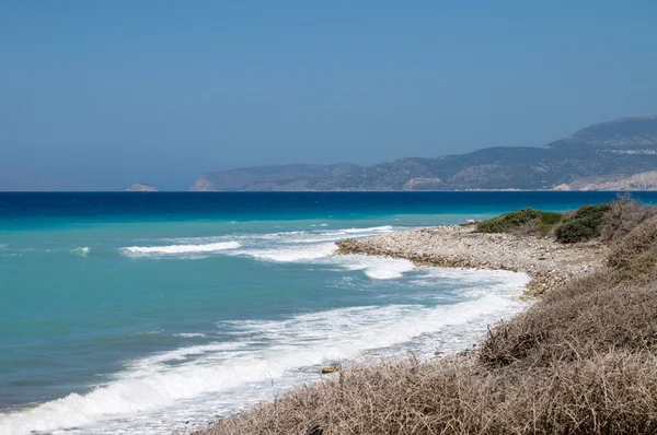 Costa do mar Egeu rochoso — Fotografia de Stock