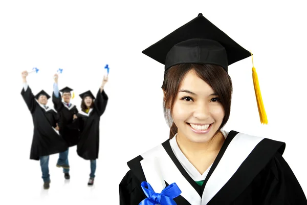 Unga leende graduate asiatisk tjej och glada studenter grupp — Stockfoto