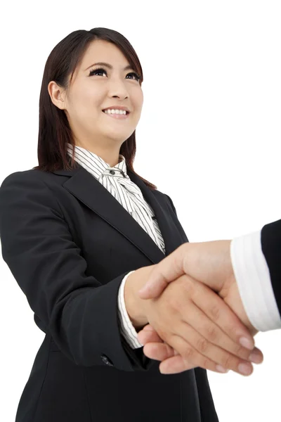 Geschäftsfrau beim Händeschütteln mit Geschäftsmann und isoliert auf weiß — Stockfoto