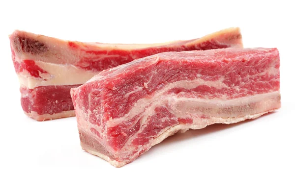 Costelas de carne de bovino, sobre branco — Fotografia de Stock