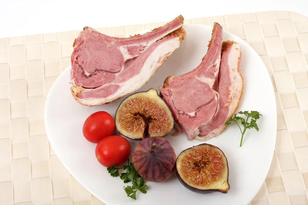 Carne fumada nas costelas — Fotografia de Stock