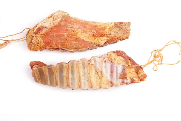 Копченое мясо на ребрах — стоковое фото