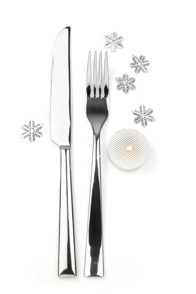 Mes, vork met sneeuwvlokken en kaars — Stockfoto