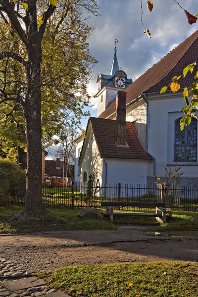 Historické budovy, kuldiga, Lotyšsko. — Stock fotografie