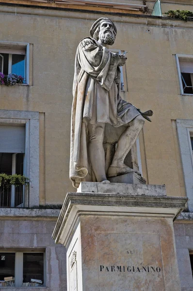 Parmigianino standbeeld. Parma. Emilia-Romagna. Italië. — Stockfoto