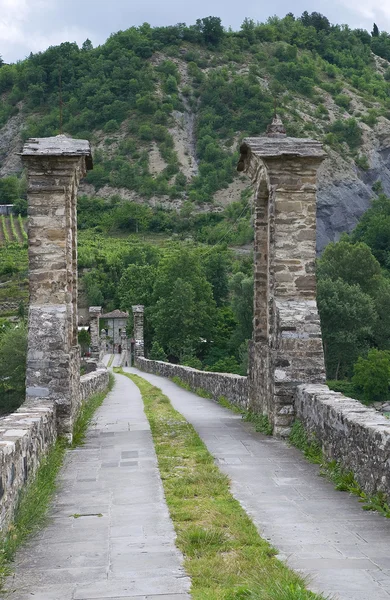 驼背的桥梁。专营。艾米利亚-罗马涅。意大利. — 图库照片