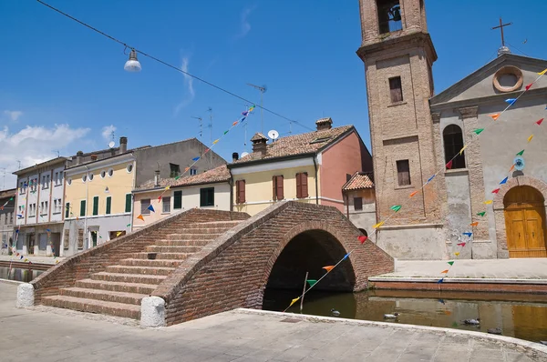 Carmine brug. Comacchio. Emilia-Romagna. Italië. — Stockfoto
