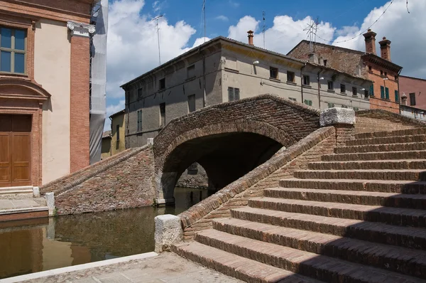 Policjanci most. Comacchio. Emilia-Romania. Włochy. — Zdjęcie stockowe