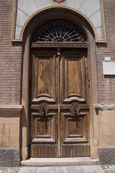 Portal de madeira. Comacchio. Emilia-Romagna. Itália . — Fotografia de Stock
