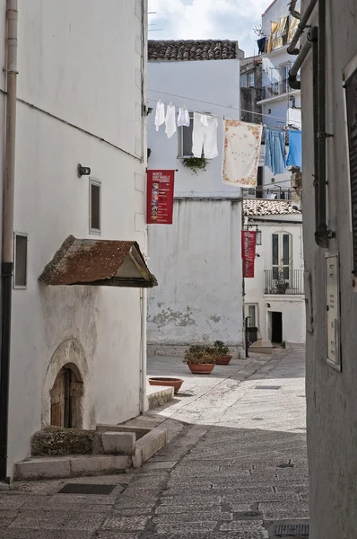 小巷。蒙特圣天使。普利亚大区。意大利. — 图库照片