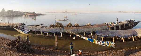 Vessel at the harbor on Niger — Stok fotoğraf