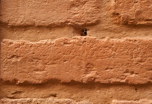 Старая кирпичная коричневая стена крупным планом — стоковое фото