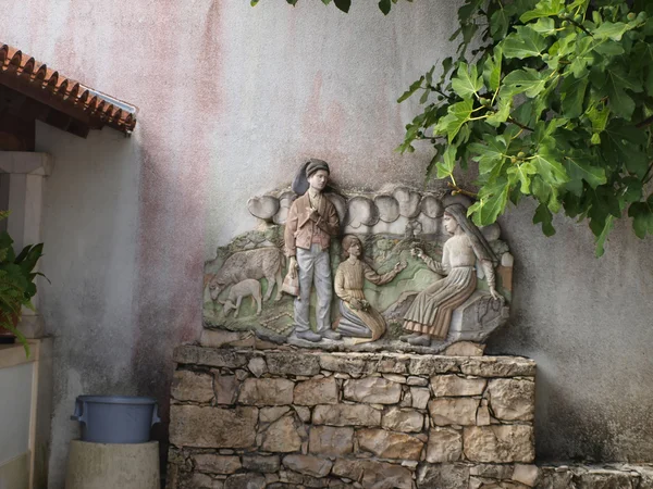 装饰上墙的农舍 niedaleiko 在葡萄牙法蒂玛 — 图库照片