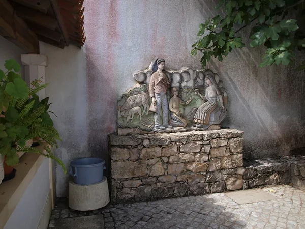 Dekoracja na ścianie budynku niedaleiko Fatimie w Portugalii — Zdjęcie stockowe