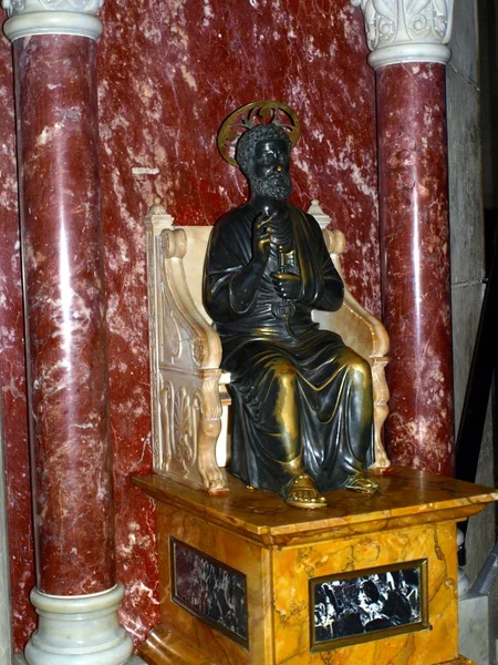 stock image Saint Peter on the throne, sculpture in the Lourds