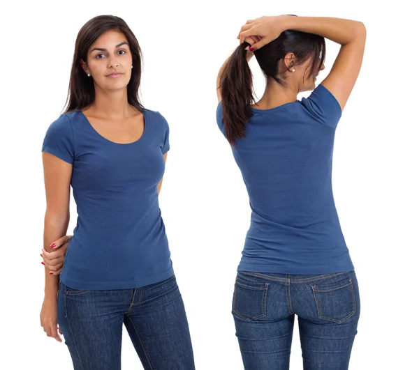 Mulher vestindo camisa azul em branco — Fotografia de Stock