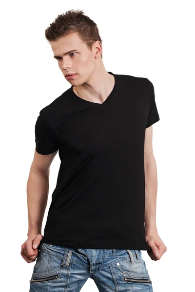 Muž pózuje s prázdné černé tričko — Stock fotografie