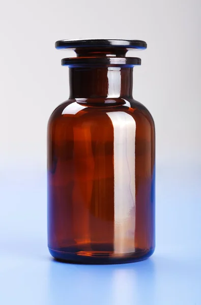Prázdné skleněná láhev — Stock fotografie